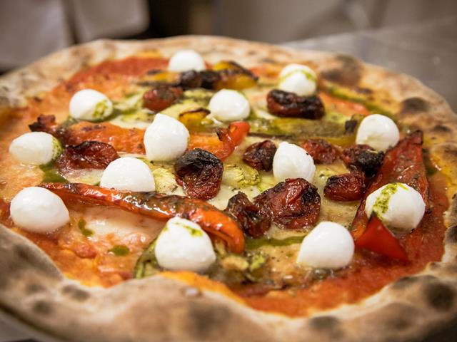 Venerdi della funivia: pizza con Schüttelbrot a Verano