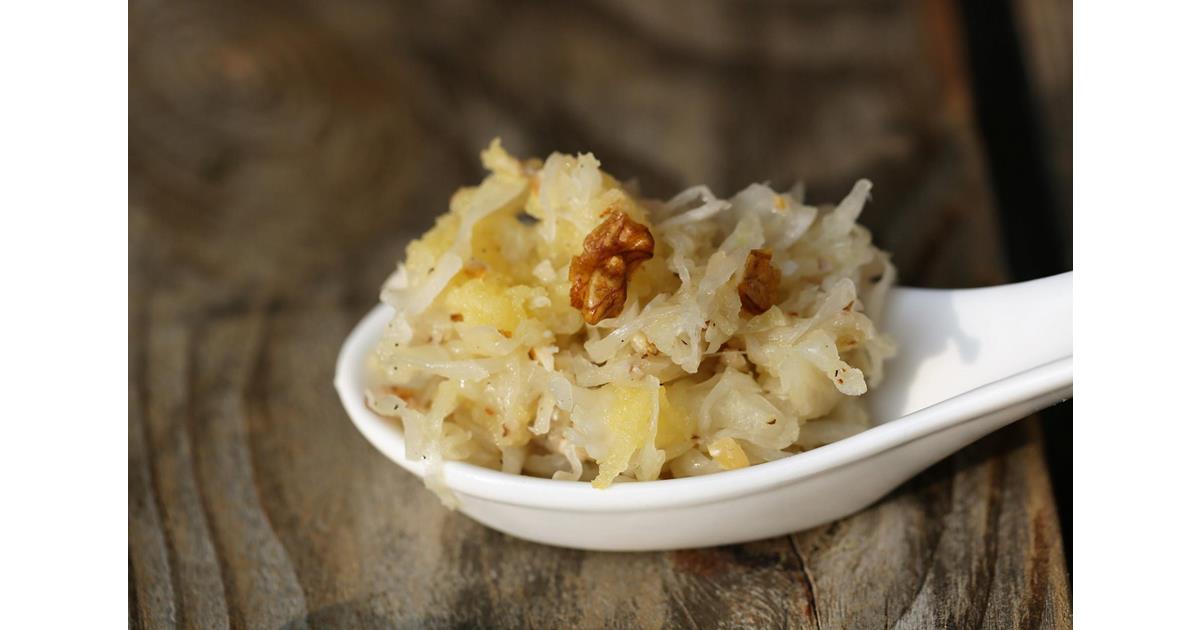 Recipes Sauerkraut salad with apple and walnuts