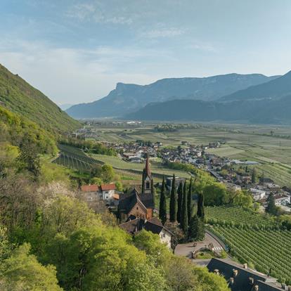Het dorp Postal bij Lana in de omgeving van Merano in Zuid-Tirol