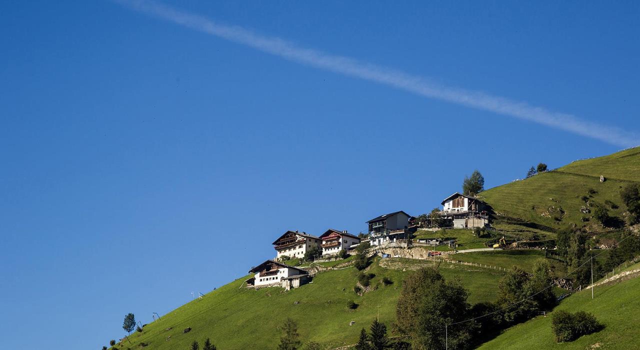 Natur&Kultur-Muthoefe-Dorf-Tirol-fa[2]