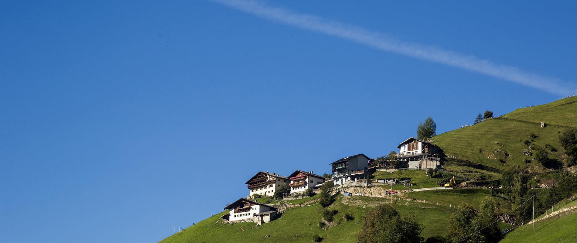 Muthof-boerderijen (Muthöfe) boven Tirolo