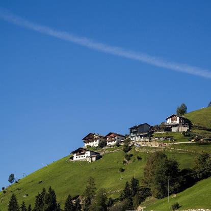 Muthof-boerderijen (Muthöfe) boven Tirolo