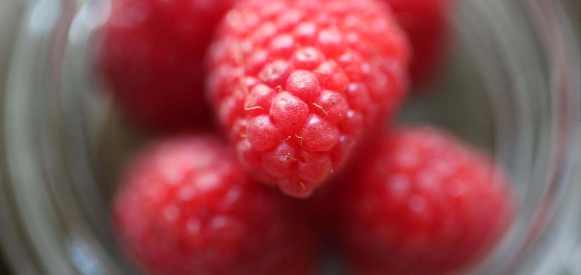 Semolina pudding with raspberry hearts