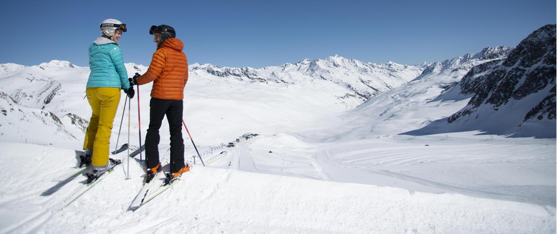 Col treno sul ghiacciaio della Val Senales