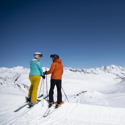 Col treno sul ghiacciaio della Val Senales