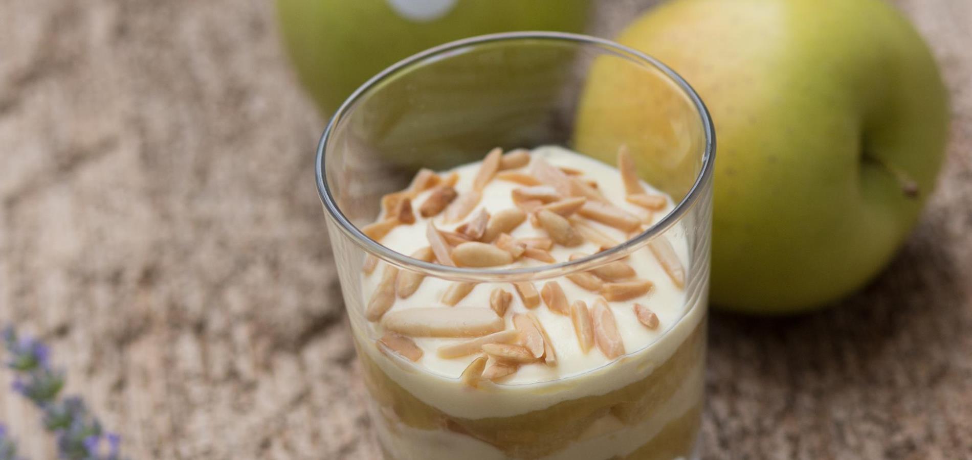 Apple tiramisù in glass