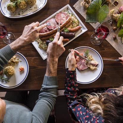 Sapori d’autunno: il piacere del Törggelen a Scena presso Merano