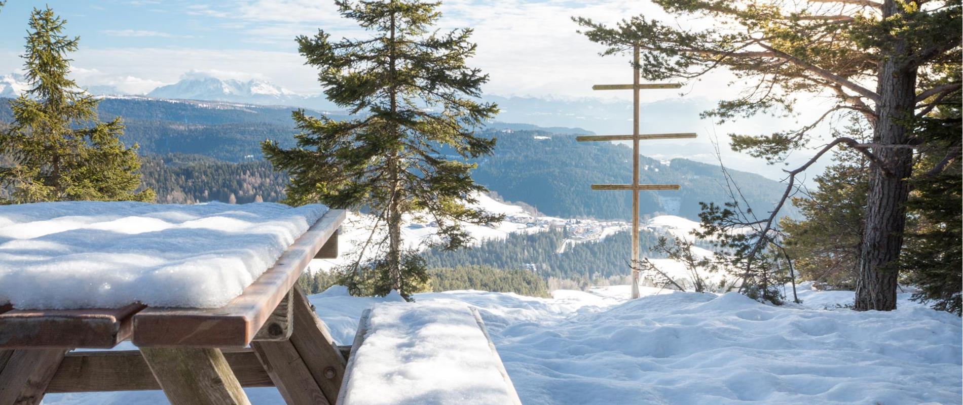 Winter-hiking-Knottnkino-view-table-Avelengo-Verano-Merano2000-sm