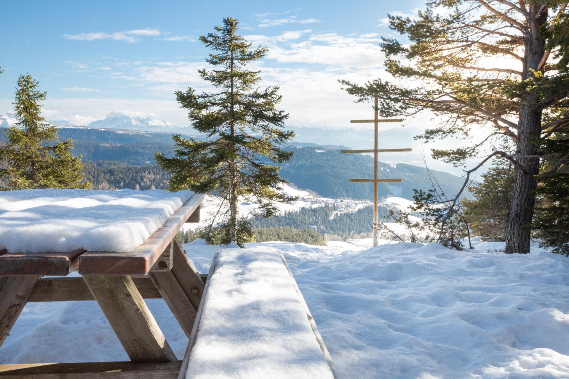 Winterwandern-Knottnkino-Aussicht-Tisch-Hafling-Voeran-Meran2000-sm