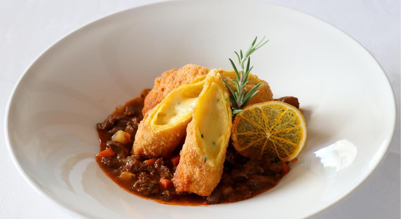 Baked cheese cannelloni filled with 