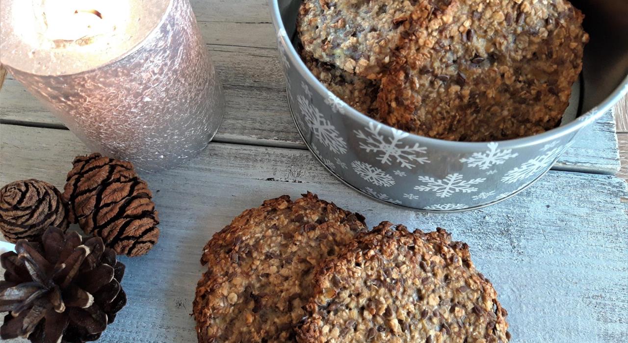 Healthy banana-oatmeal biscuits