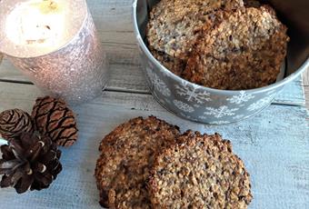 Healthy banana-oatmeal biscuits