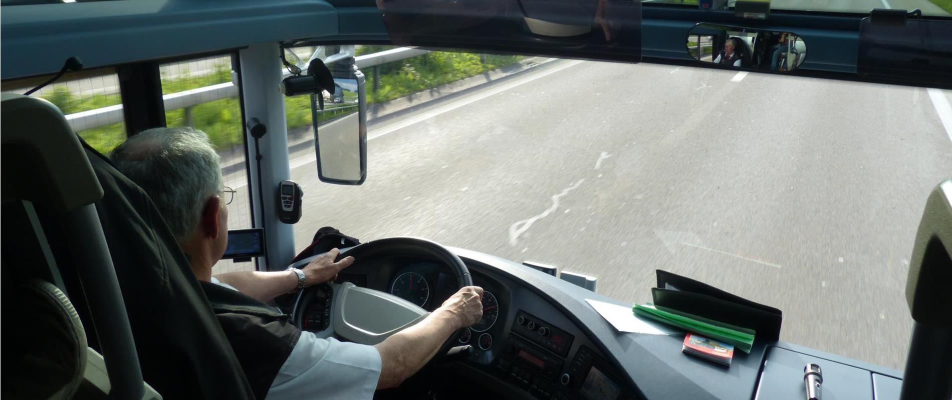 Reach Tesimo-Prissiano by bus