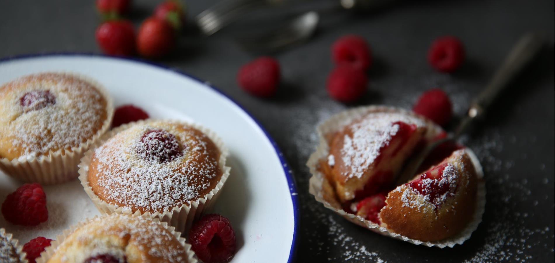 Raspberry mini cakes