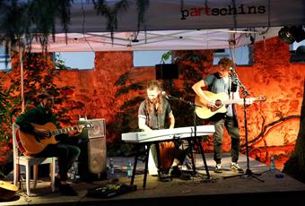 Castle beats - The Straight Flash in concert