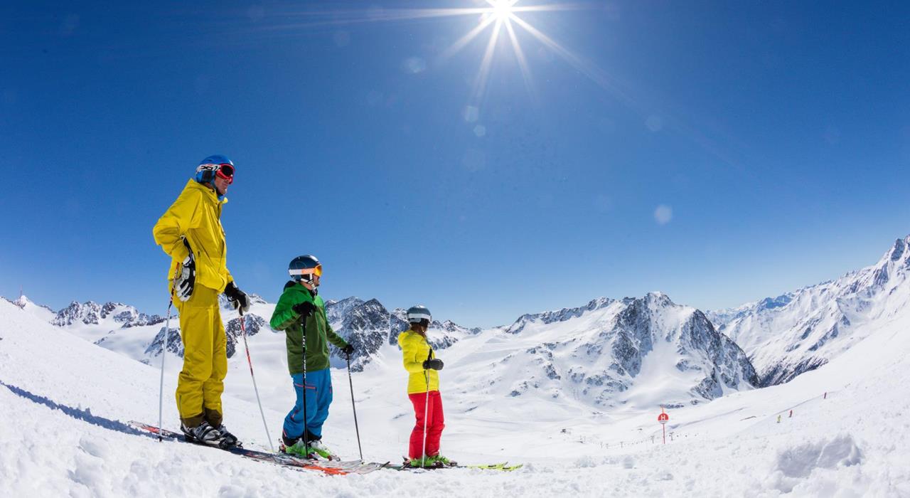 aktiv-winter-skifahrer-gebiet-schnalstal-ps