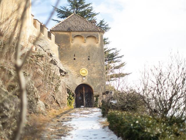 Eingang zum Reinhold Messner Museum - Schloss Juval in Naturns Südtirol