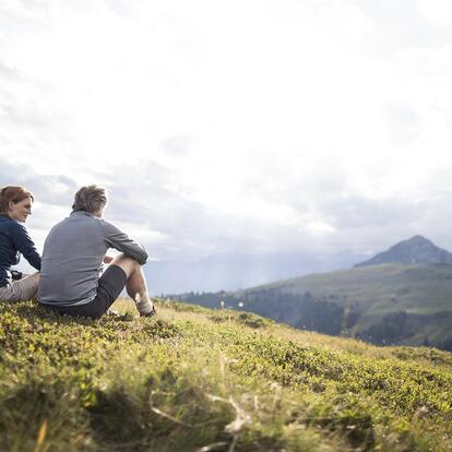 Zwischendurch die Aussicht genießen im Wandergebiet Hafling, Vöran, Meran 2000