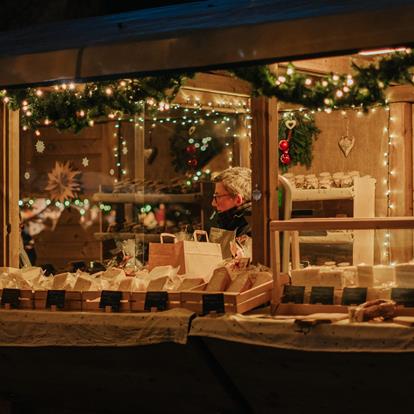 Weihnachtsmarkt Lana - Sterntaler über dem Kapuzinergarten