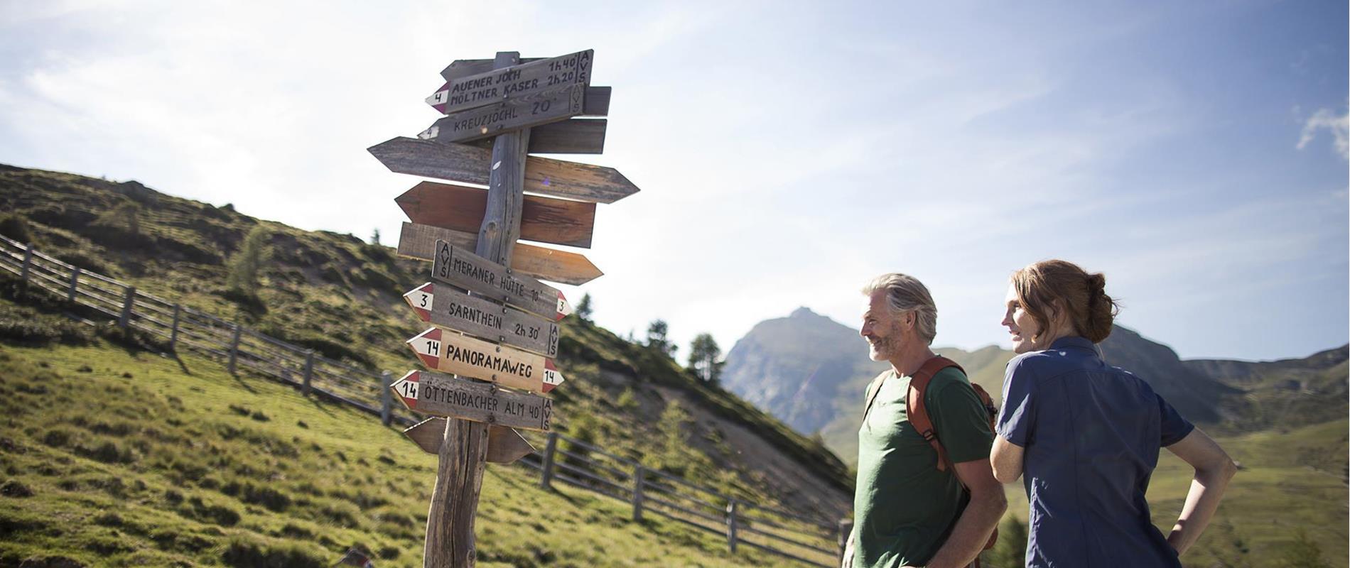 Hiking-hiking-area-signpost-Avelengo-Verano-Merano2000-fa