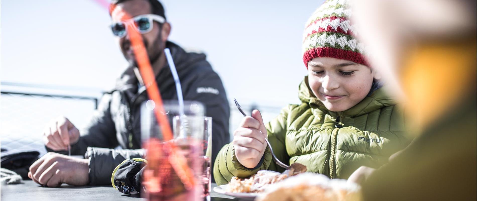 Mangiare-e-bere-gusto-famiglia-inverno-Avelengo-Verano-Merano2000-mk