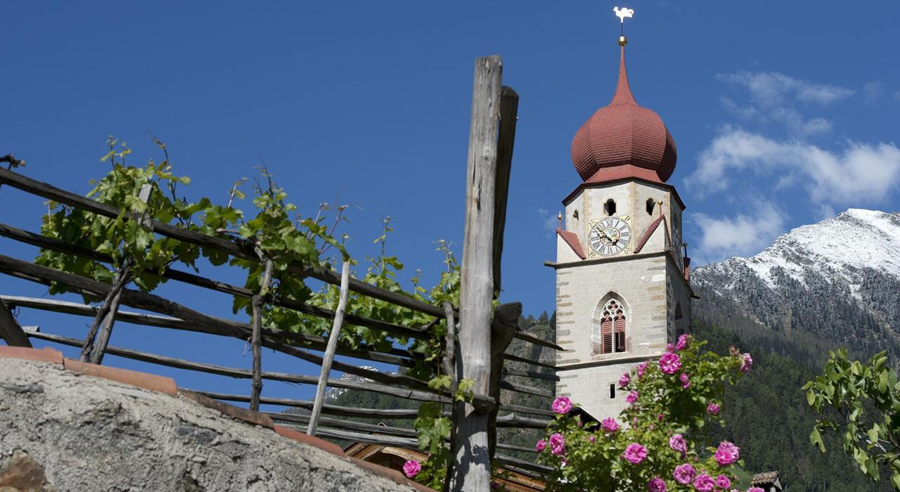 Orte-Kirche Partschins-Kultur-Frühling-HR