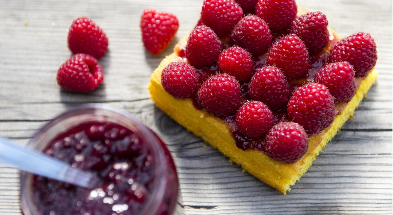 Raspberry cake