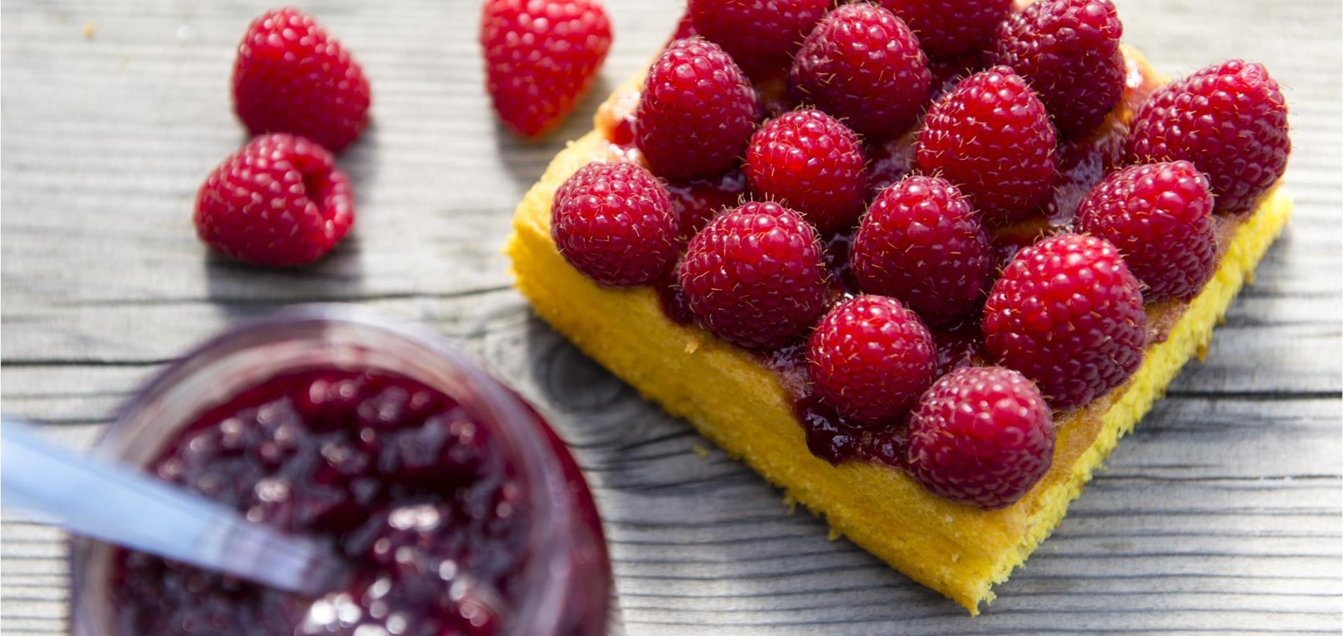 Raspberry cake