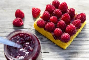 Raspberry cake