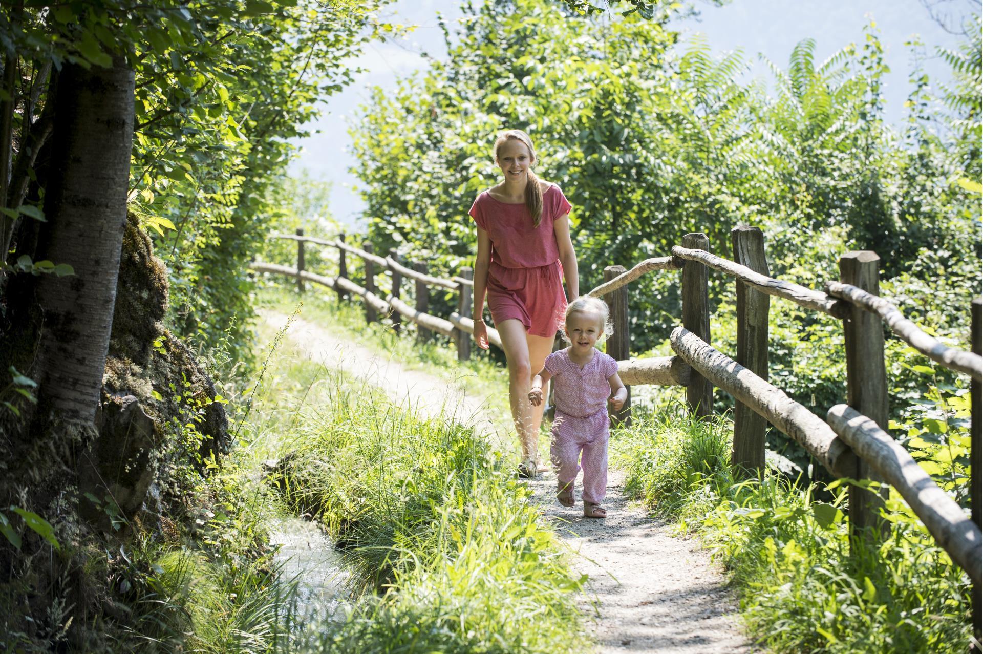 Familienurlaub-Waalweg-Kind-Meraner-Land-af