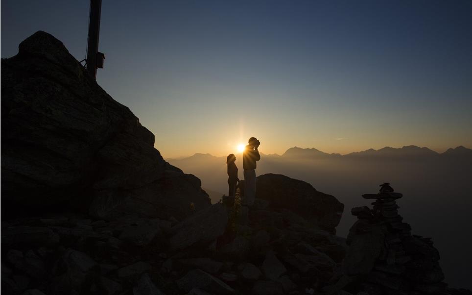 Bergsteigen-Sonnenaufgang-Gipfel-Meraner-Land-dp-1