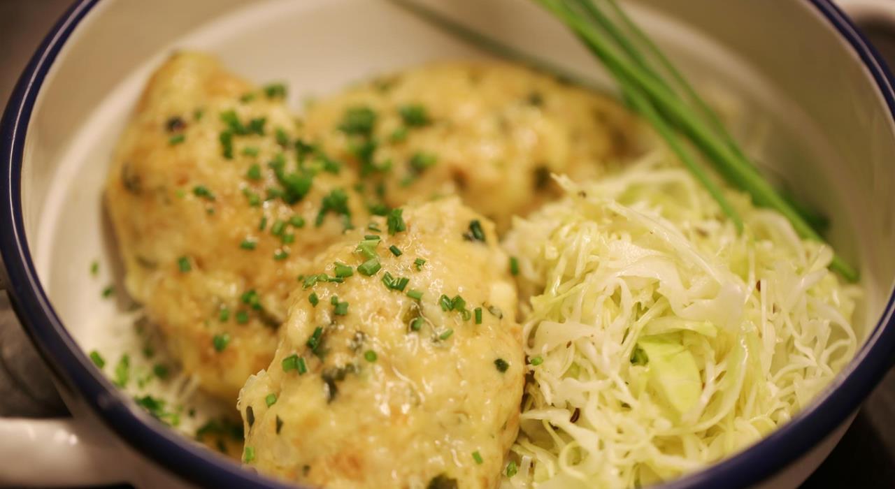 Cheese dumplings with Speck coleslaw