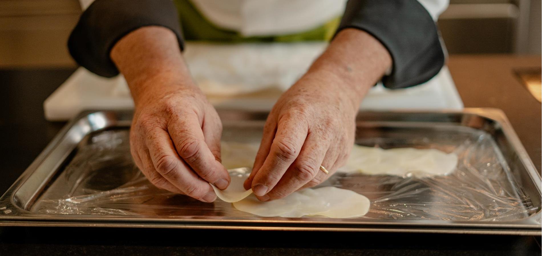 Cannelloni auf Kohlrabi mit frischem Tomatenragout und Rucola