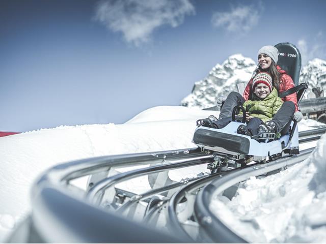 Rodeln auf Schienen mit dem Alpin Bob auf Meran 2000