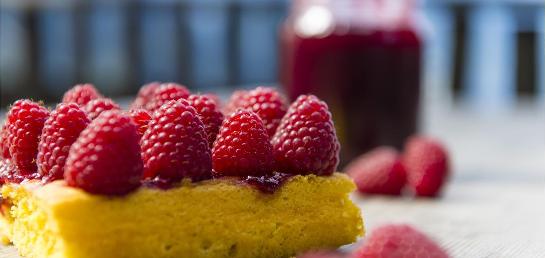 Raspberry cake