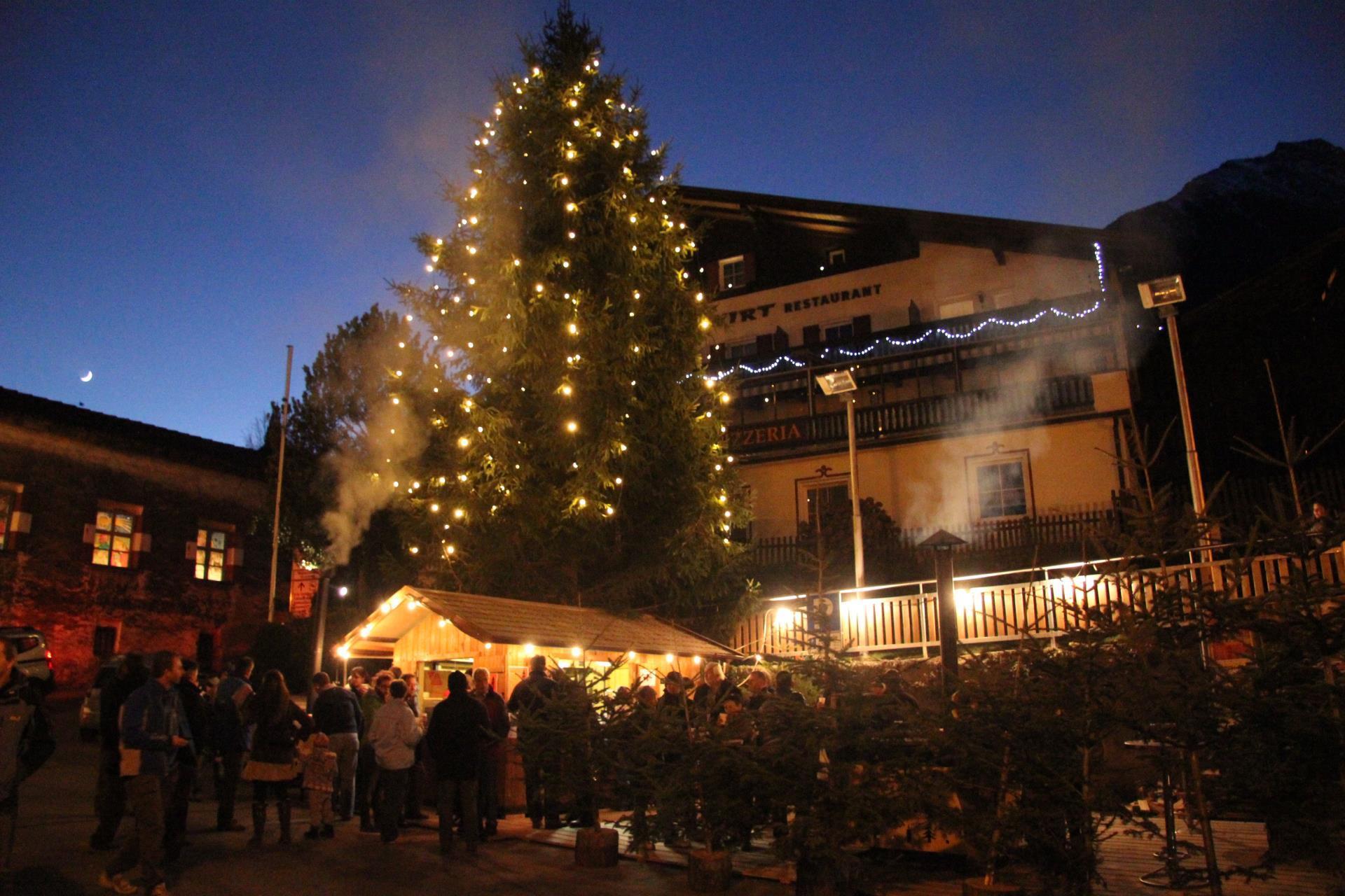 partschins-advent-kirchplatz-glueweinstand-weihnachten-winter-26