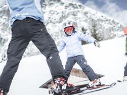 Family Weeks with ski school for kids | January & March