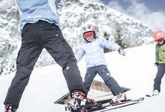 Family Weeks with ski school for kids | January & March