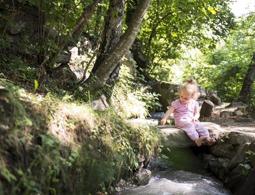 Familienurlaub-Waalwege-Kind-Meraner-Land-af