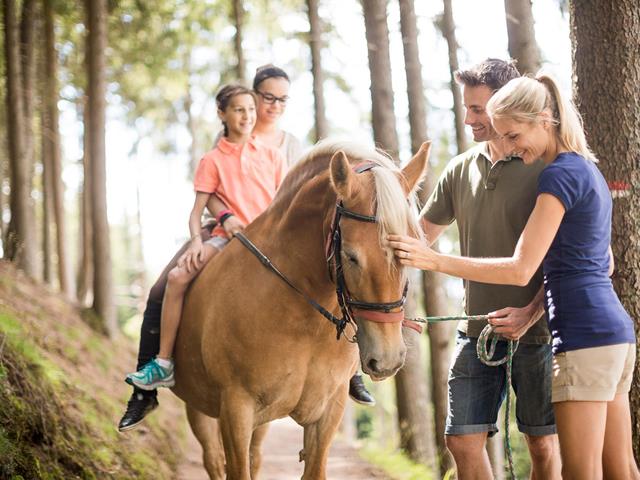 Familienurlaub-Reiten-Schenna-fa[2]