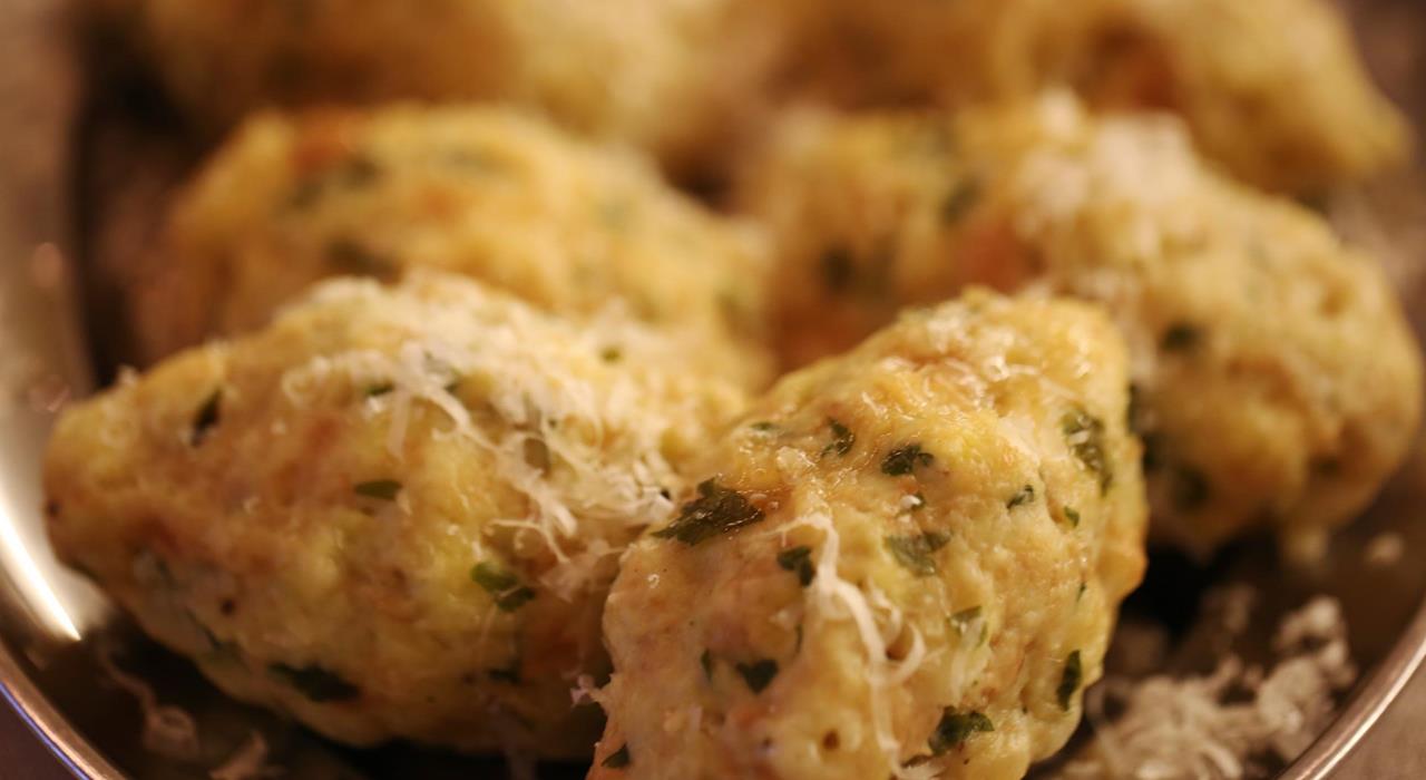 Cheese dumplings with Speck coleslaw