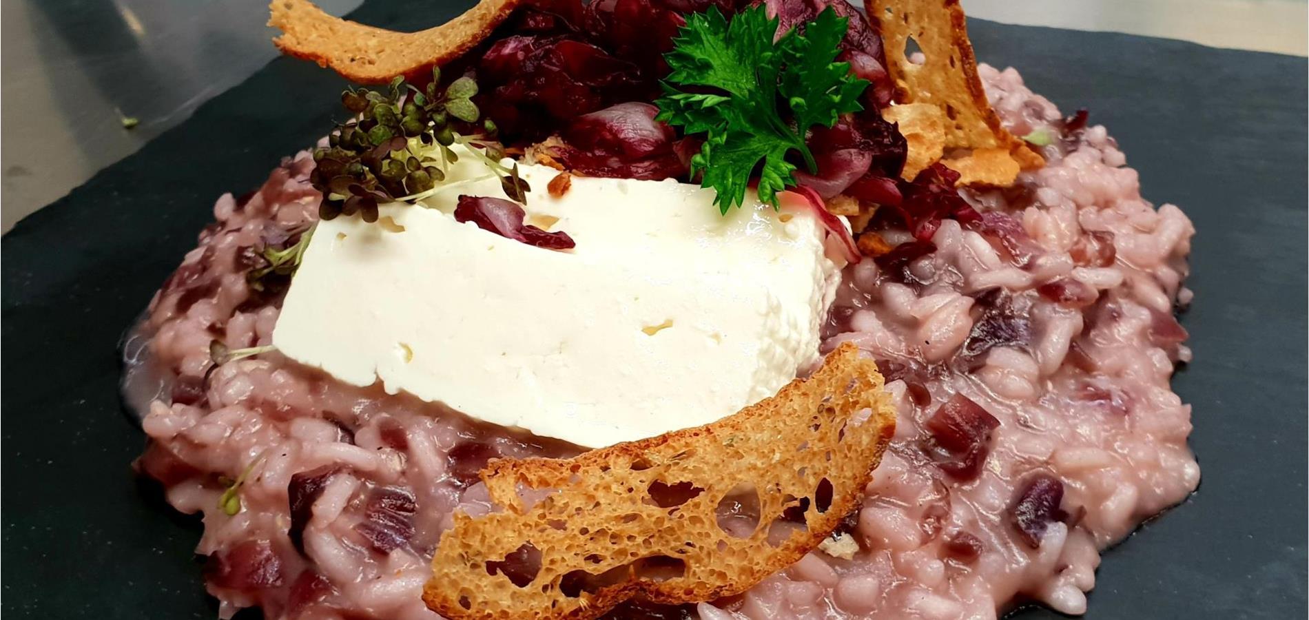 Radicchio-Risotto mit Bergbauern-Mozzarella vom Perlhof und Schüttelbrot
