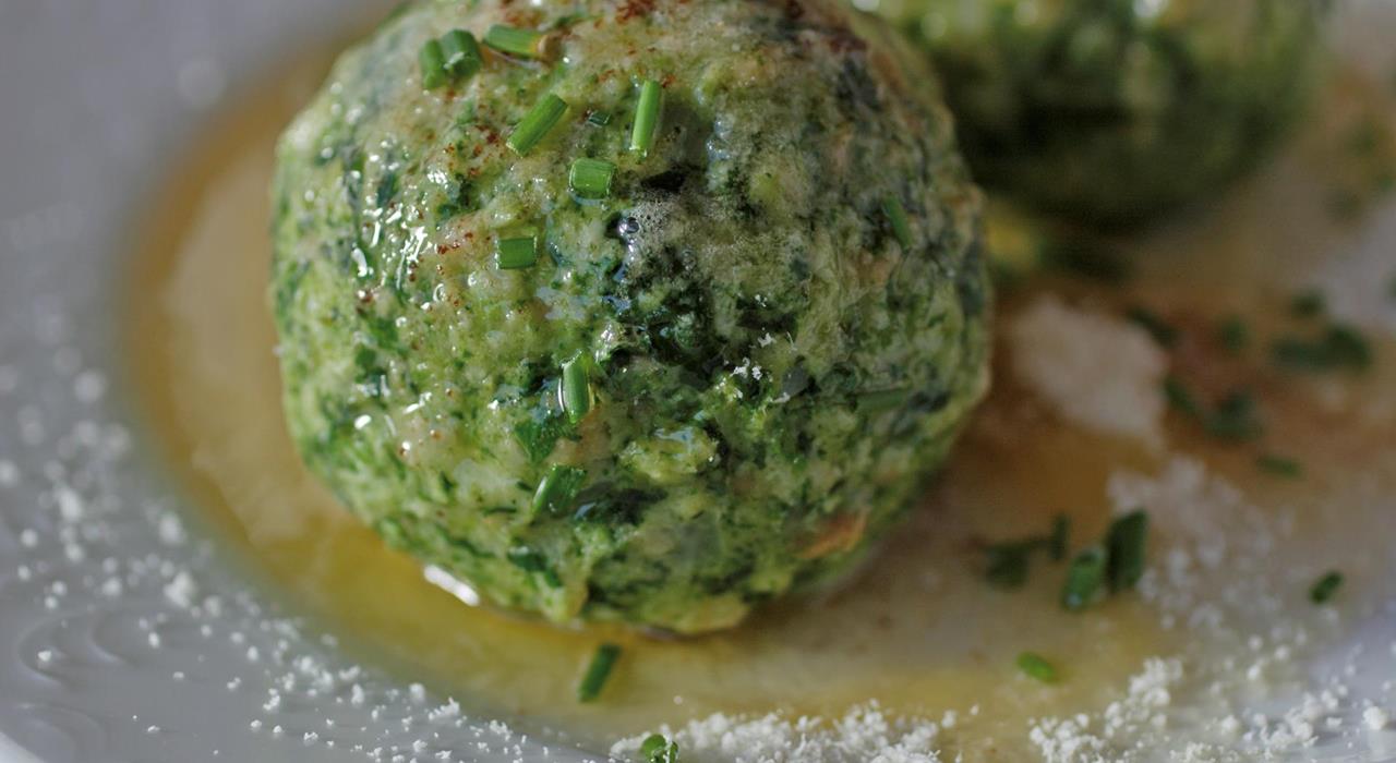 Canederli di spinaci altoatesini con burro e parmigiano