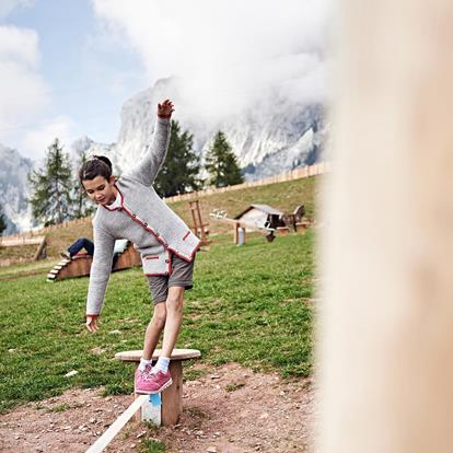 Slackline at the Meran 2000 Outdoor Kids Camp