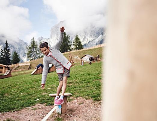 Slackline im Outdoor Kids Camp Meran 2000