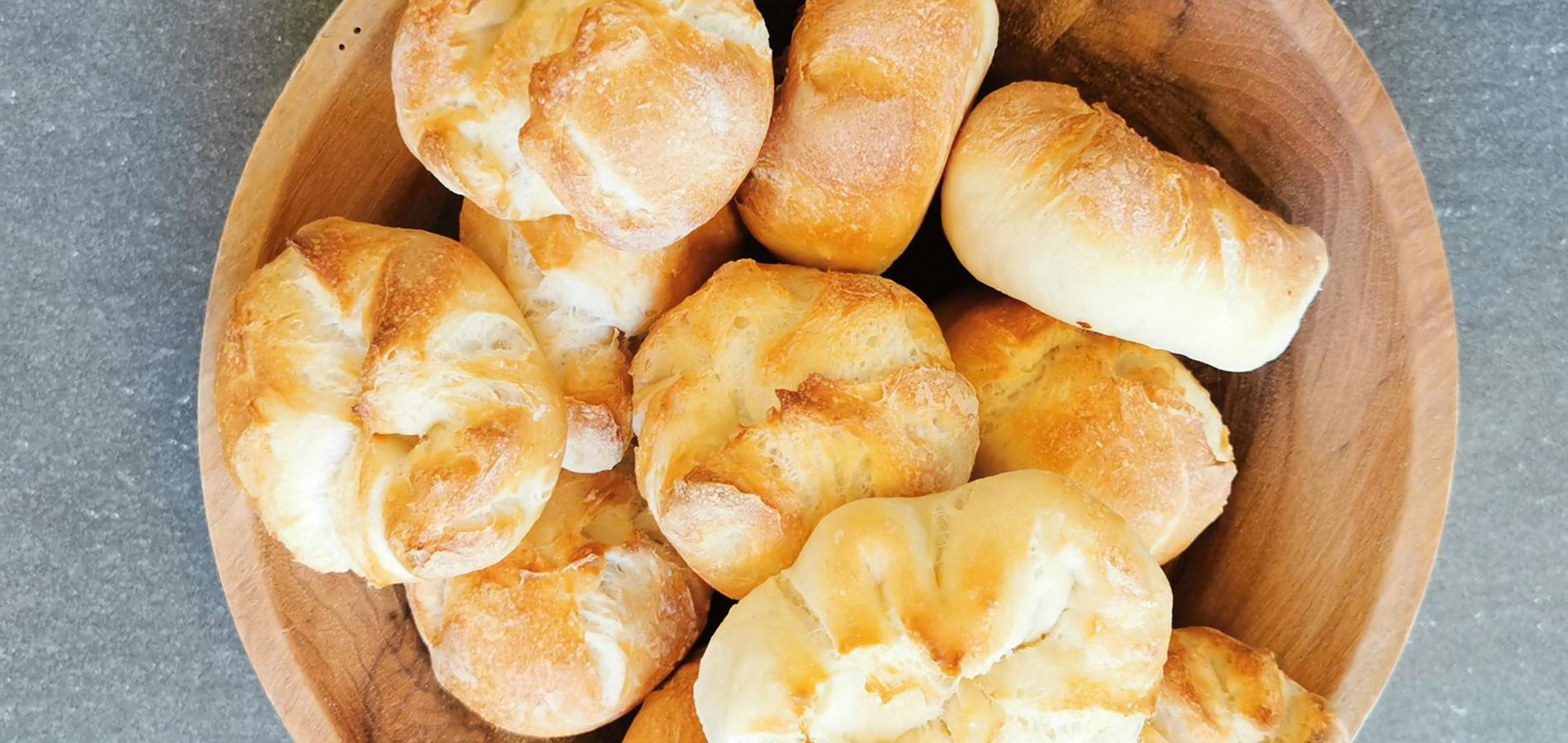 Bread roll (white bread)