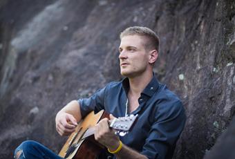 Sommerkonzert im Innenhof der Stachlburg mit Michael Aster