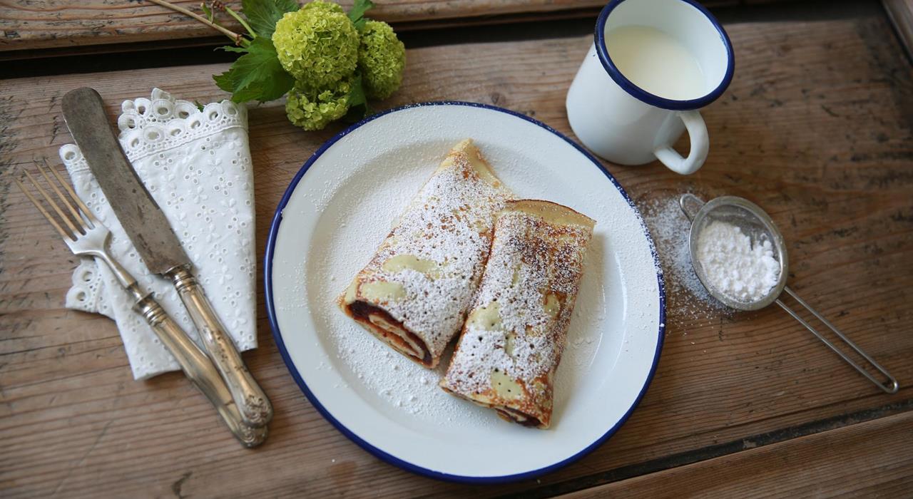 Omelette with jam