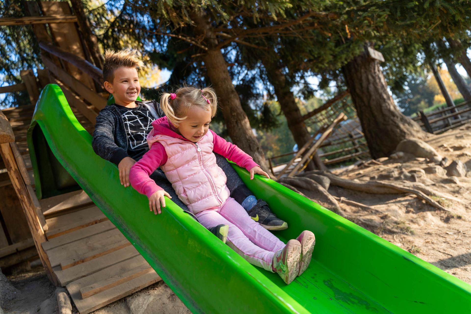 Kinder_Spielplatz_Rutsche_Rainguthof_Tisens-Prissian_RG