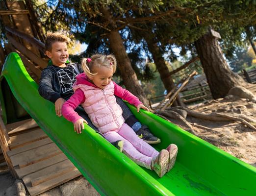 Kinder_Spielplatz_Rutsche_Rainguthof_Tisens-Prissian_RG